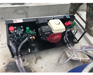 速凝橡膠噴涂機(jī)